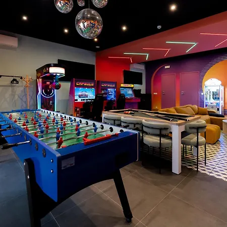 Capsule Party - Arcade Balnéo Karaoké Billard Babyfoot Géant *