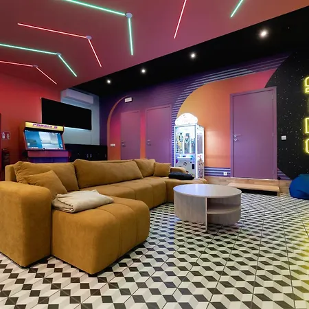 Villa Capsule Party - Arcade Balneo Karaoke Billard Babyfoot Geant