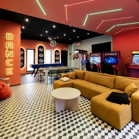 Capsule Party - Arcade Balneo Karaoke Billard Babyfoot Geant Villa La Louviere