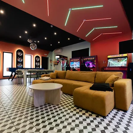 Capsule Party - Arcade Balneo Karaoke Billard Babyfoot Geant Villa