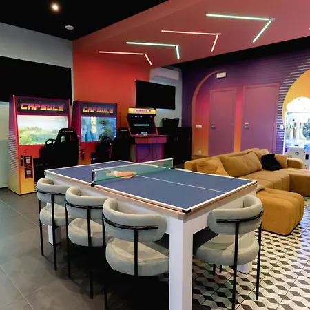 Villa Capsule Party - Arcade Balnéo Karaoké Billard Babyfoot Géant