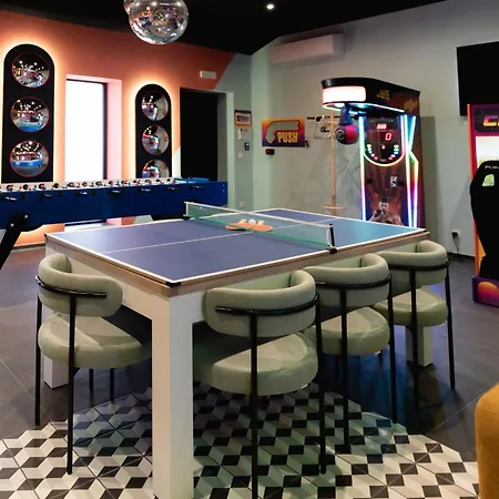 Capsule Party - Arcade Balneo Karaoke Billard Babyfoot Geant